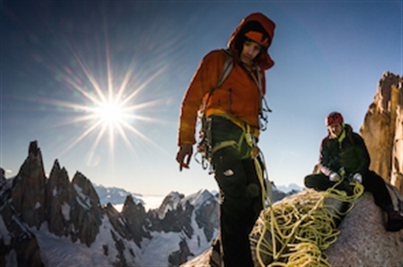 Tommy Caldwell a Alex Honnold při unikátním přechodu-přelezu Patagonie, o čemž vypráví film A Line Across the Sky. Foto: Austin Siadak