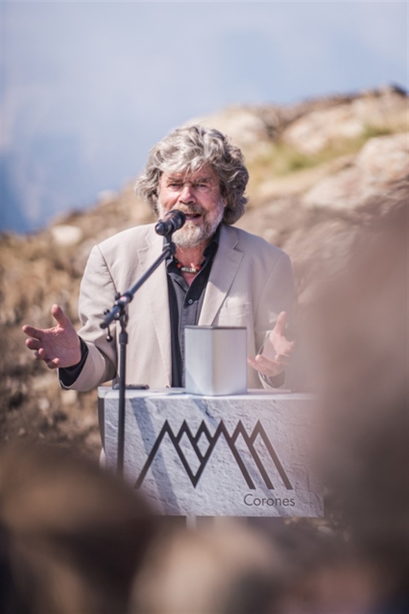 Reinhold Messner při slavnostním otevření svého muzea.