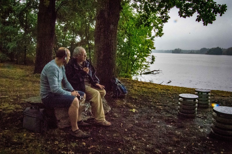 pomalu začíná pršet a my na Hluboké začínáme natáčet rozhovor