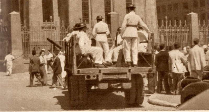 Málokdy chyběli zdejší studenti během káhirských demostrací | Foto: Muzeum jihovýchodní Moravy Zlín, Archiv H+Z, autor: Jiří Hanzelka a Miroslav Zikmund