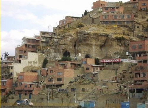 La Paz chudých dnes | https://lab.org.uk/bolivia-landslide-prevention-and-warning-for-la-paz/