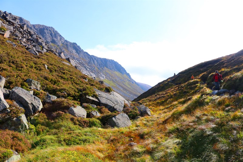 Průsmyk Lairigh Ghru z druhé strany od Glenmore
