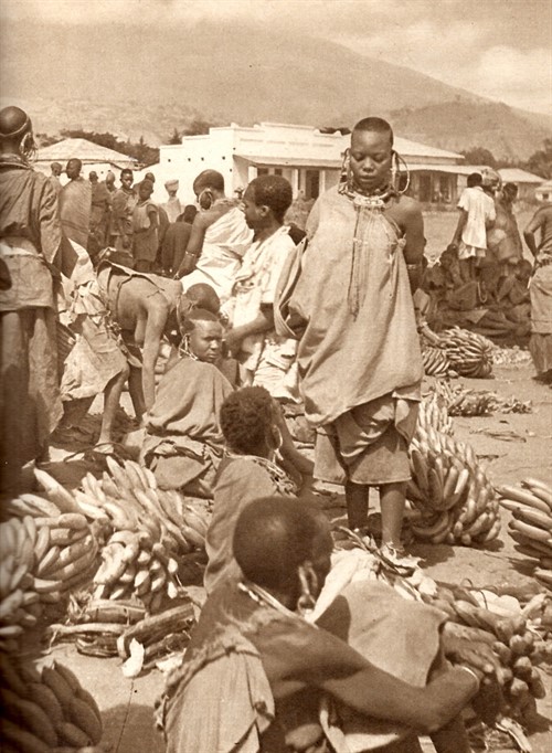 Trh v Arusha | Foto: Muzeum jihovýchodní Moravy Zlín, Archiv H+Z, autor: Jiří Hanzelka a Miroslav Zikmund